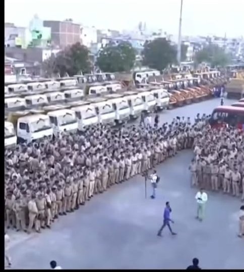 100 ट्रक, 50 JCB, और 30,000 पुलिस जवानों के साथ भारत के इतिहास की सबसे बड़ा डिमोलिशन कार्रवाई, अवैध कब्जा करके बांग्लादेशी पिछले कई सालों से रह रहे था।