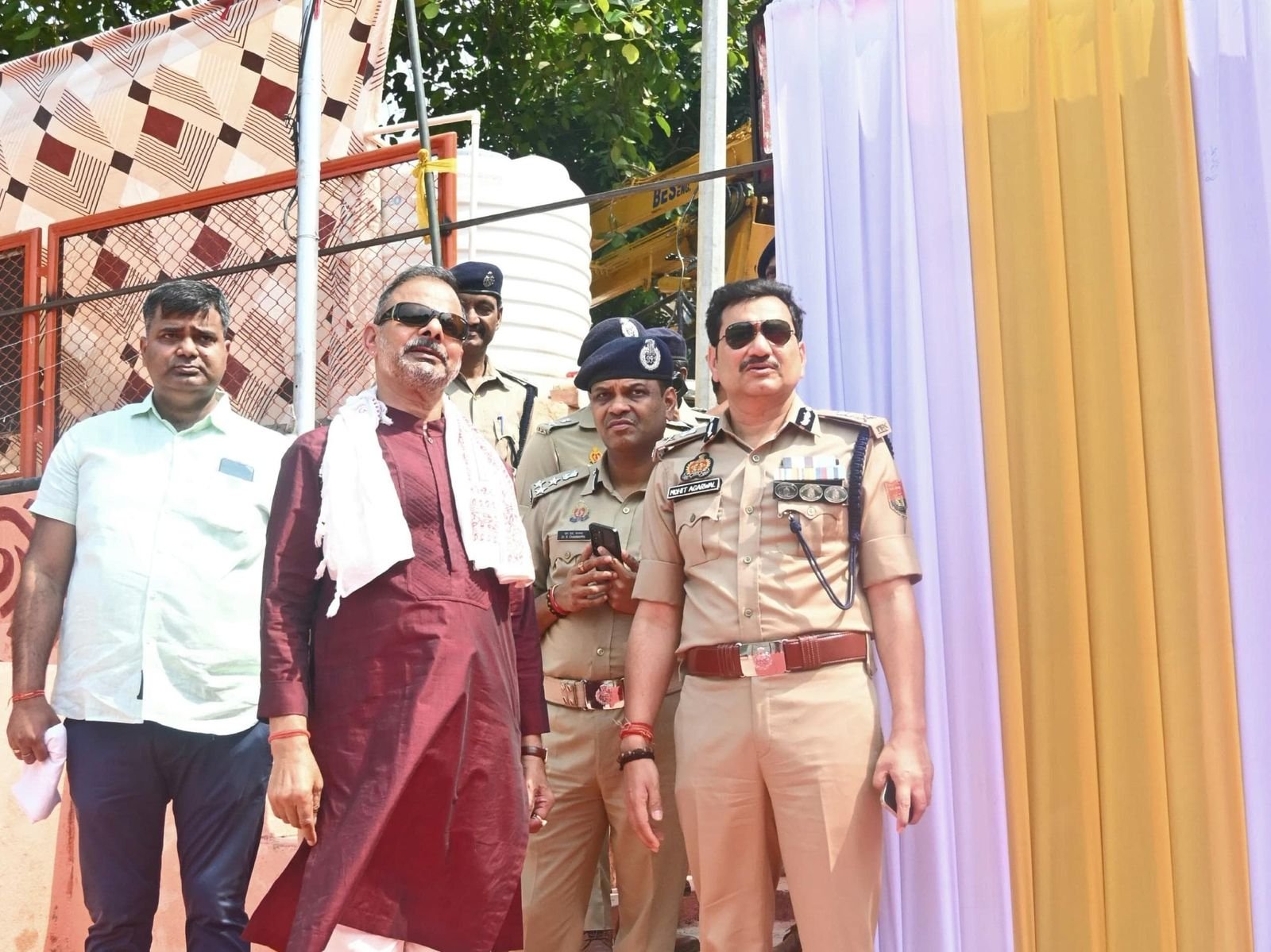 पुलिस आयुक्त कमिश्नरेट वाराणसी मोहित अग्रवाल ने शंकुलधारा, भेलूपुर स्थित सामुहिक विवाह कार्यक्रम स्थल का भ्रमण/निरीक्षण कर सुरक्षा व यातायात व्यवस्था हेतु दिये आवश्यक दिशा-निर्देश ।