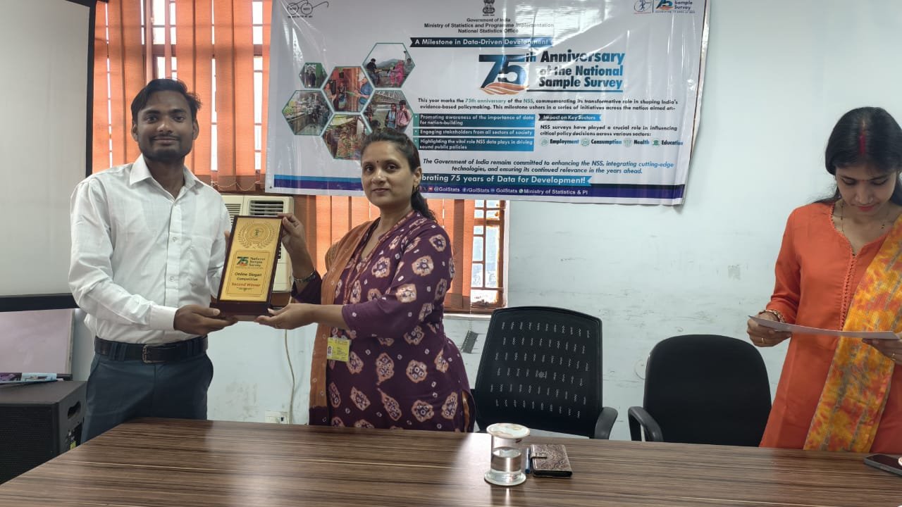 *राष्ट्रीय प्रतिदर्श सर्वेक्षण की 75वीं वर्षगांठ पर स्लोगन प्रतियोगिता का आयोजन, विजेता विद्यार्थियों को किया गया सम्मानित।