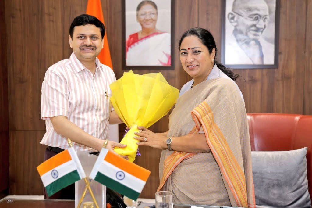 बनारस के पूर्व डीएम कौशल राज शर्मा बने दिल्ली जल बोर्ड के सीईओ  UP कैडर के IAS कौशल राज शर्मा ने दिल्ली जल बोर्ड CEO पदभार ग्रहण किया