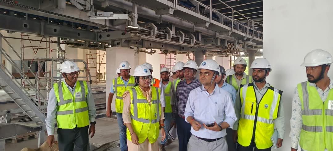 जिलाधिकारी ने काशी विद्यापीठ में रोप-वे परियोजना का निरीक्षण किया।