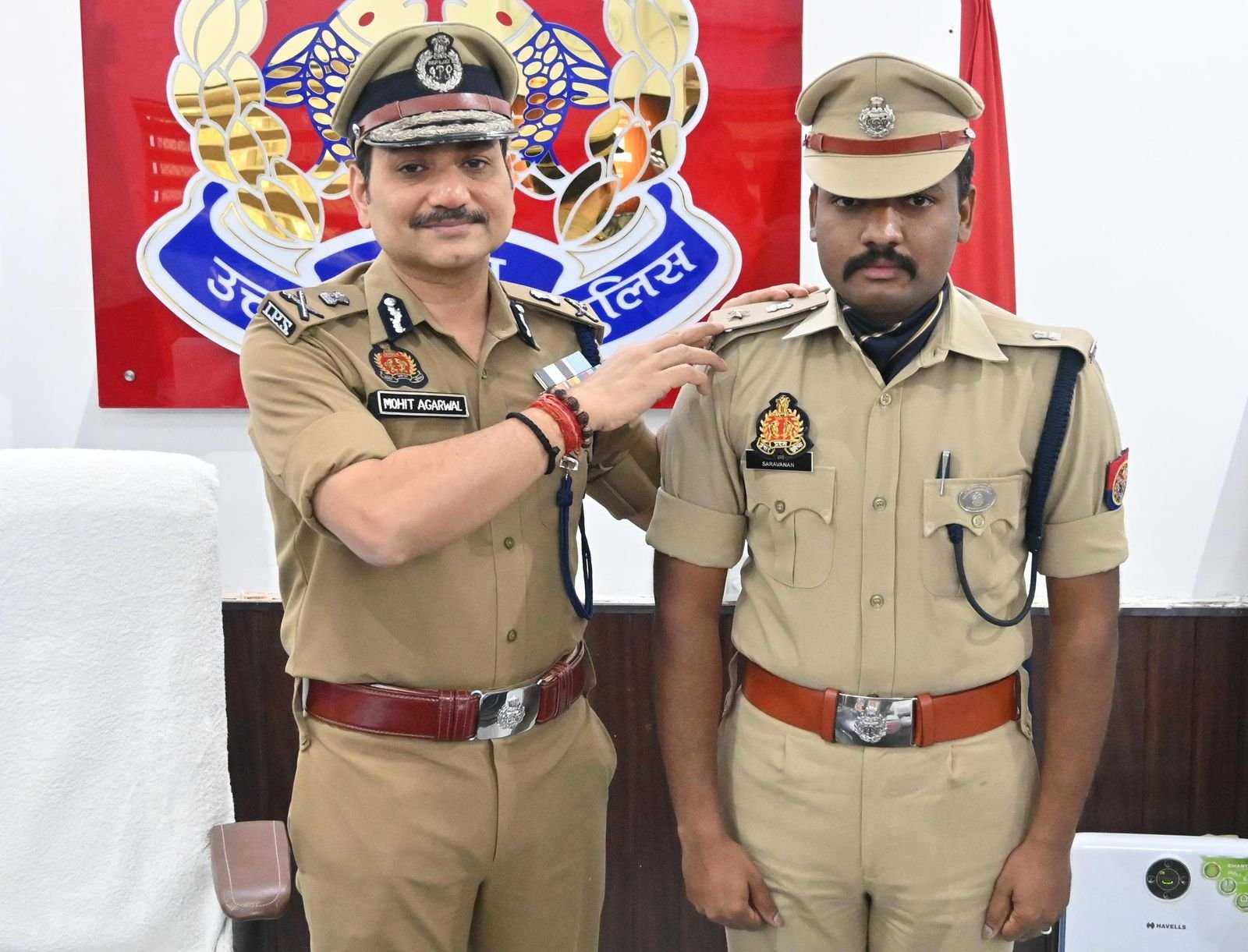 पुलिस आयुक्त वाराणसी कमिश्नरेट  मोहित अग्रवाल द्वारा पिपिंग सेरेमनी आयोजित कर पुलिस उपायुक्त, अपराध श्री सरवणन टी. को पहनाया गया स्टार ।