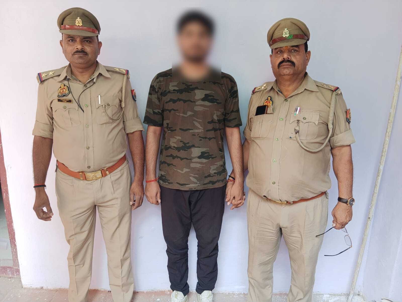 लूट के मुकदमें में वांछित 25000/- रूपये का ईनामिया﻿अभियुक्त﻿शशिकान्त गुप्ता थाना भेलूपुर पुलिस द्वारा गिफ्तार ।﻿