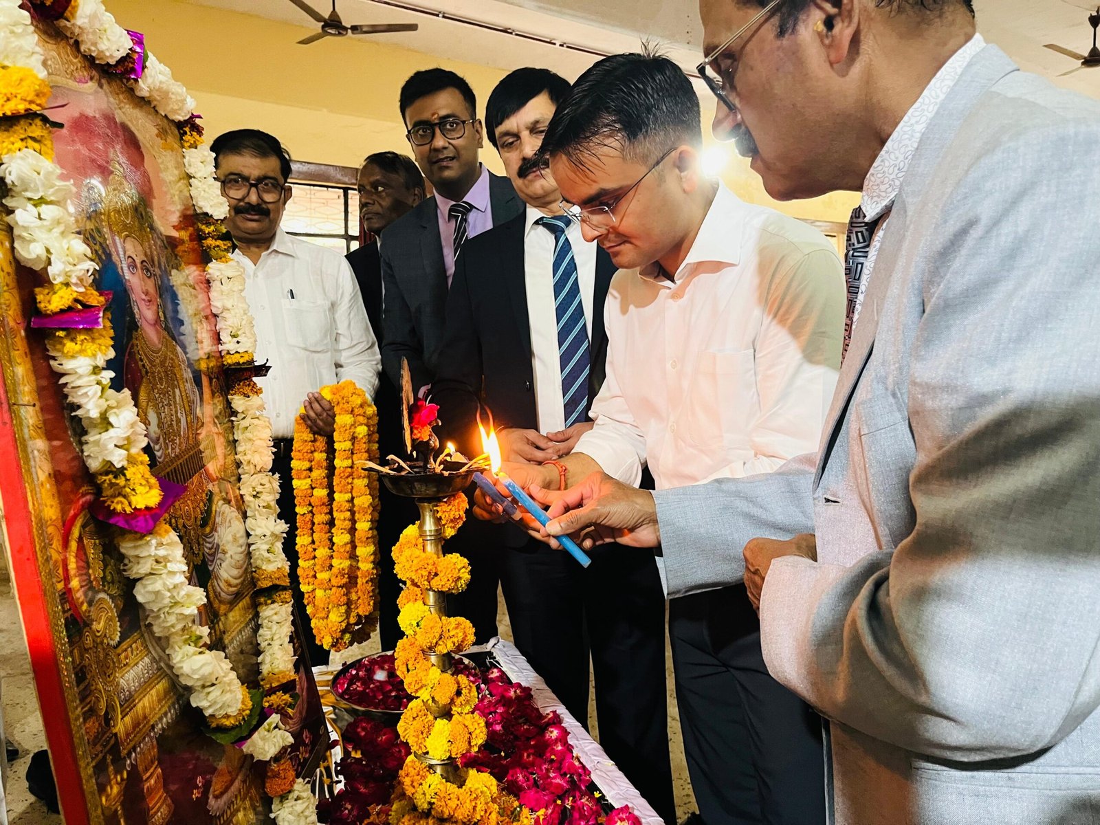 जिला जज और जिलाधिकारी ने लोक अदालत का उद्घाटन किया*