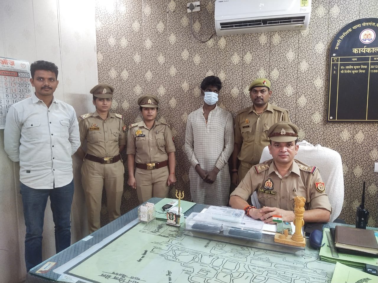 मोबाइल चोरी करने वाले वाराणसी पुलिस ने गिरफ्तार किया ।