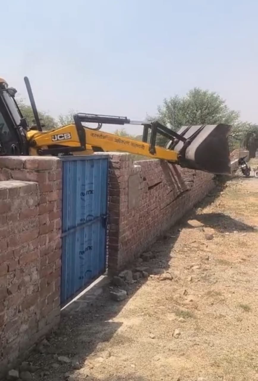 अवैध प्लाटिंग के विरुद्ध Vda ने ध्वस्त की कार्यवाही किया गया l