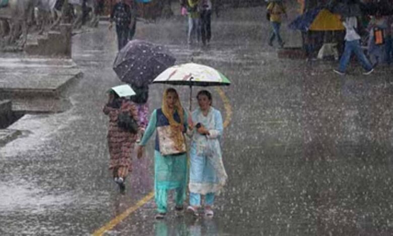 15 राज्यों में भारी बारिश का अलर्ट, 70 किमी रफ्तार से चलेंगी हवाएं